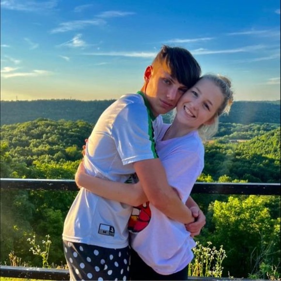 Meet your Posher, Tori - Picture 1 of 1